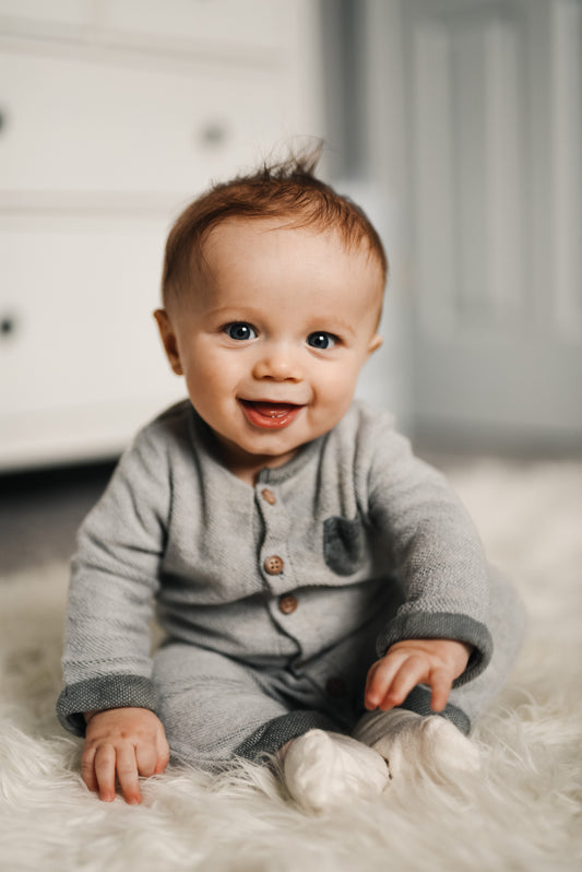 Wie viele Kleidungsstücke braucht ein Kleinkind? – Die Babygarderobe im Alter von 6–12 Monaten