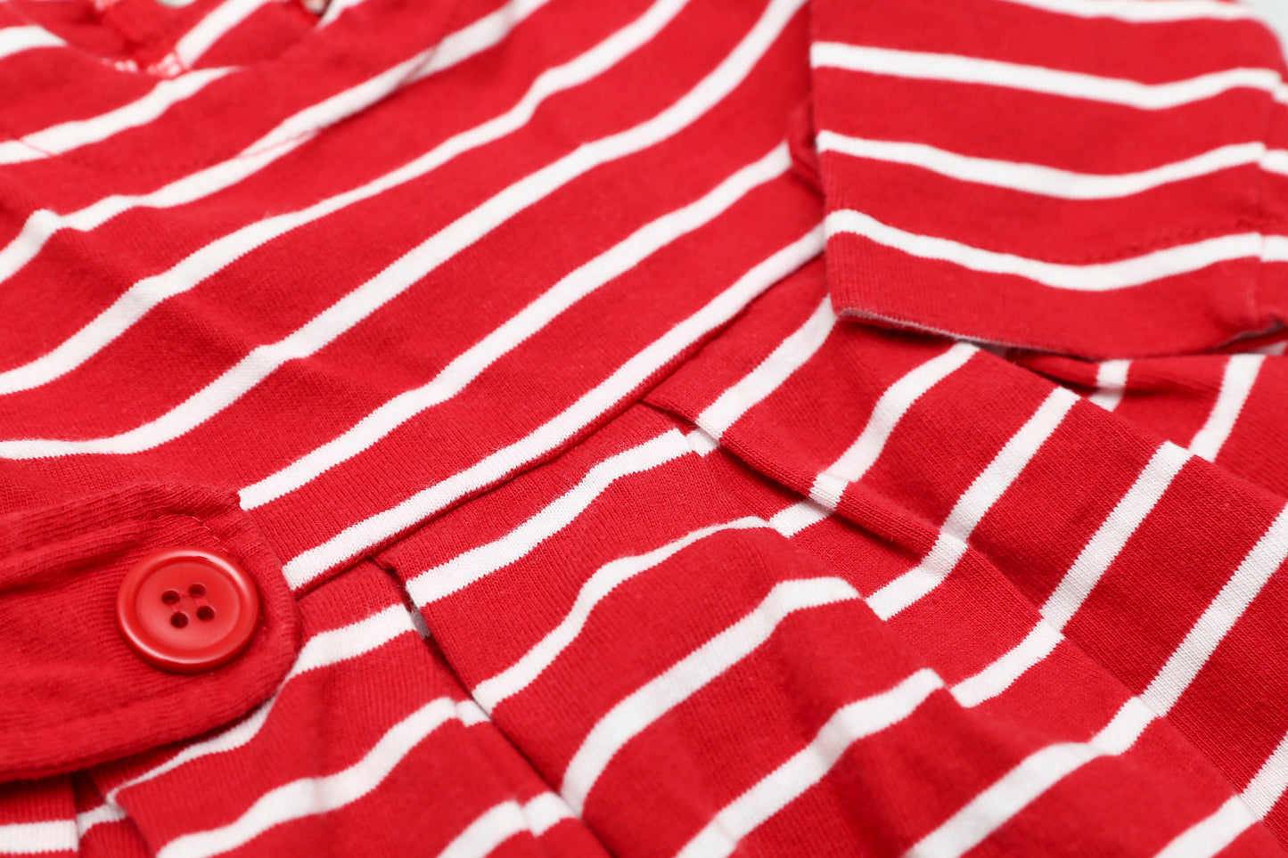 Wunderschönes rotes Kleid mit weißen Streifen (68)