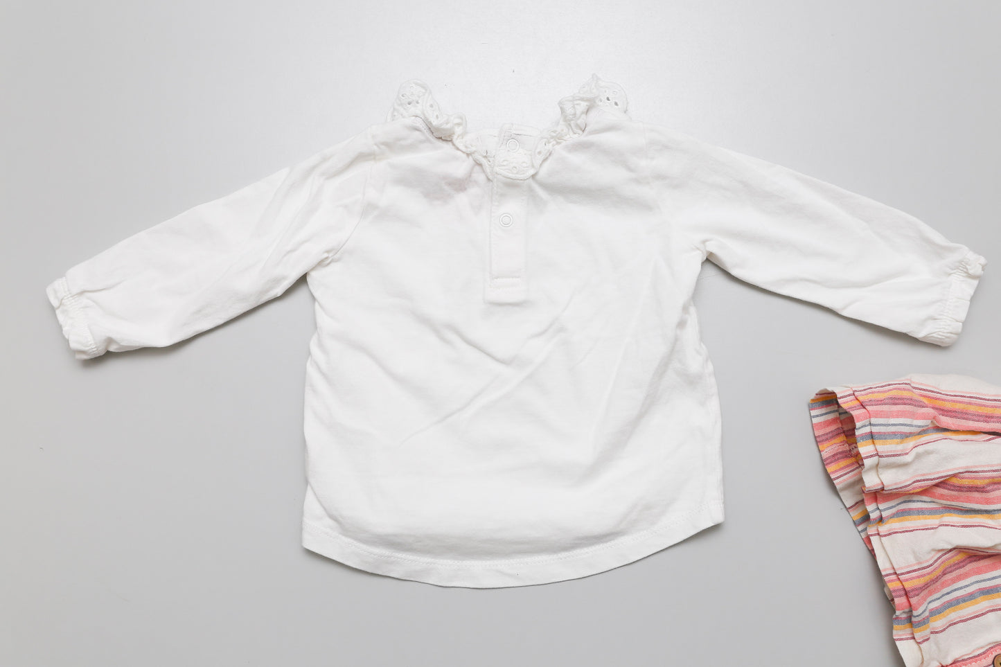 Pastellgestreiftes Kleid mit langärmeligem Poloshirt (68) - KlugeMutti