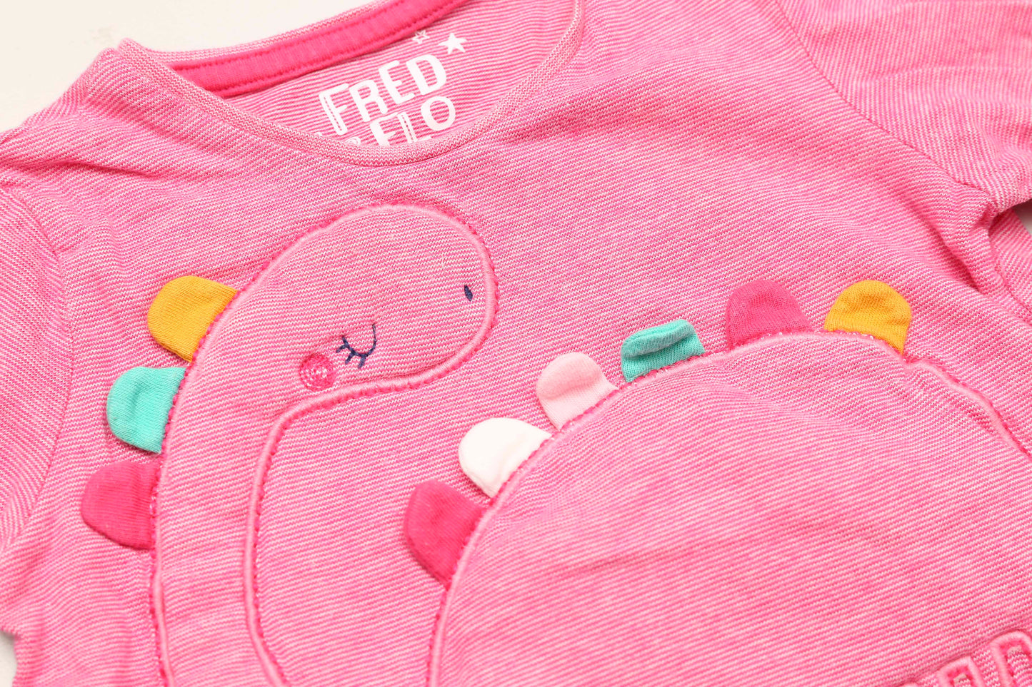Rosa Langarmshirt mit Dinosauriermotiv (68) - KlugeMutti