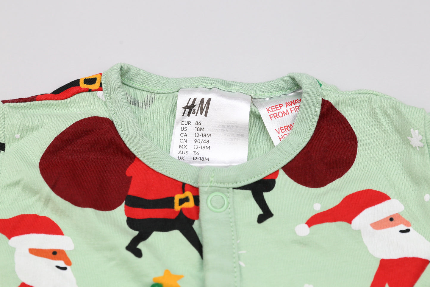 Strampler aus Baumwolle mit Weihnachtsmann-Muster (86) - KlugeMutti