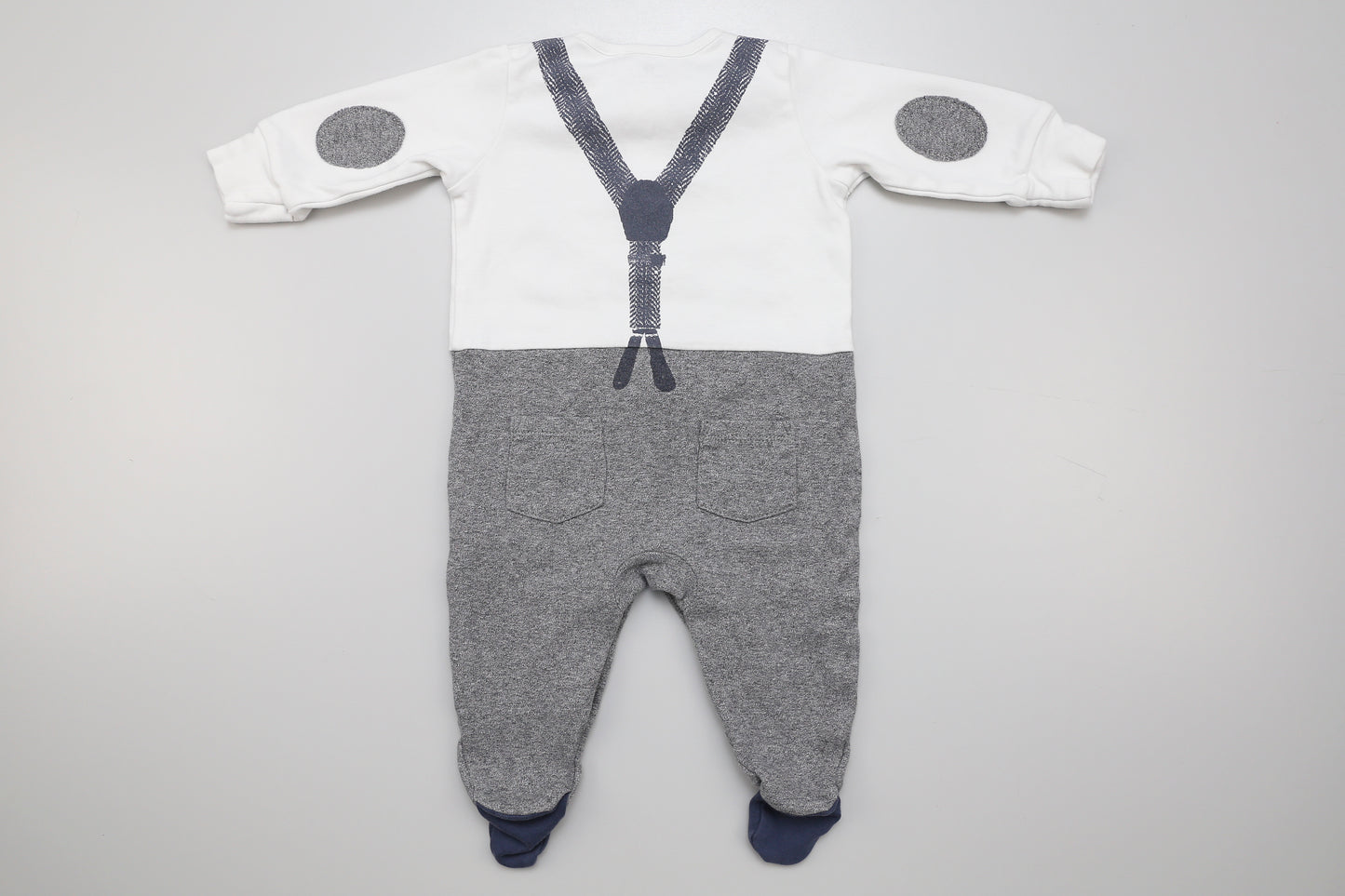 Jungen Fußstrampler mit Hosenträger-Muster (68) - KlugeMutti
