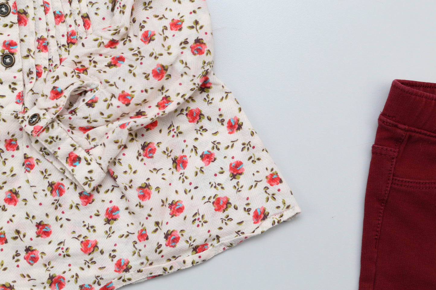 Mädchen Set in Bordeaux mit Blumenbluse (74) - KlugeMutti