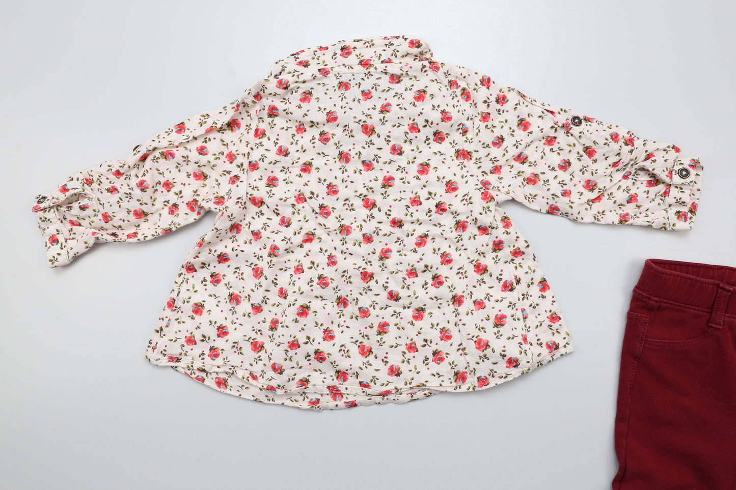 Mädchen Set in Bordeaux mit Blumenbluse (74) - KlugeMutti
