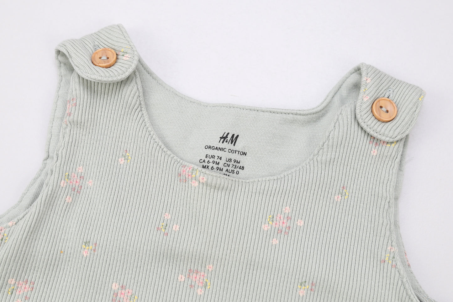 Hellgrüne Latzhose mit kleinen Blumenmuster (74) - KlugeMutti
