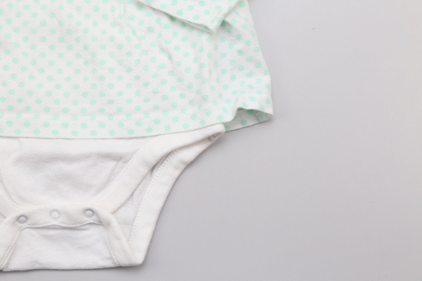 Grünes gepunktetes Langarm-Bodykleid für Mädchen (80) - KlugeMutti