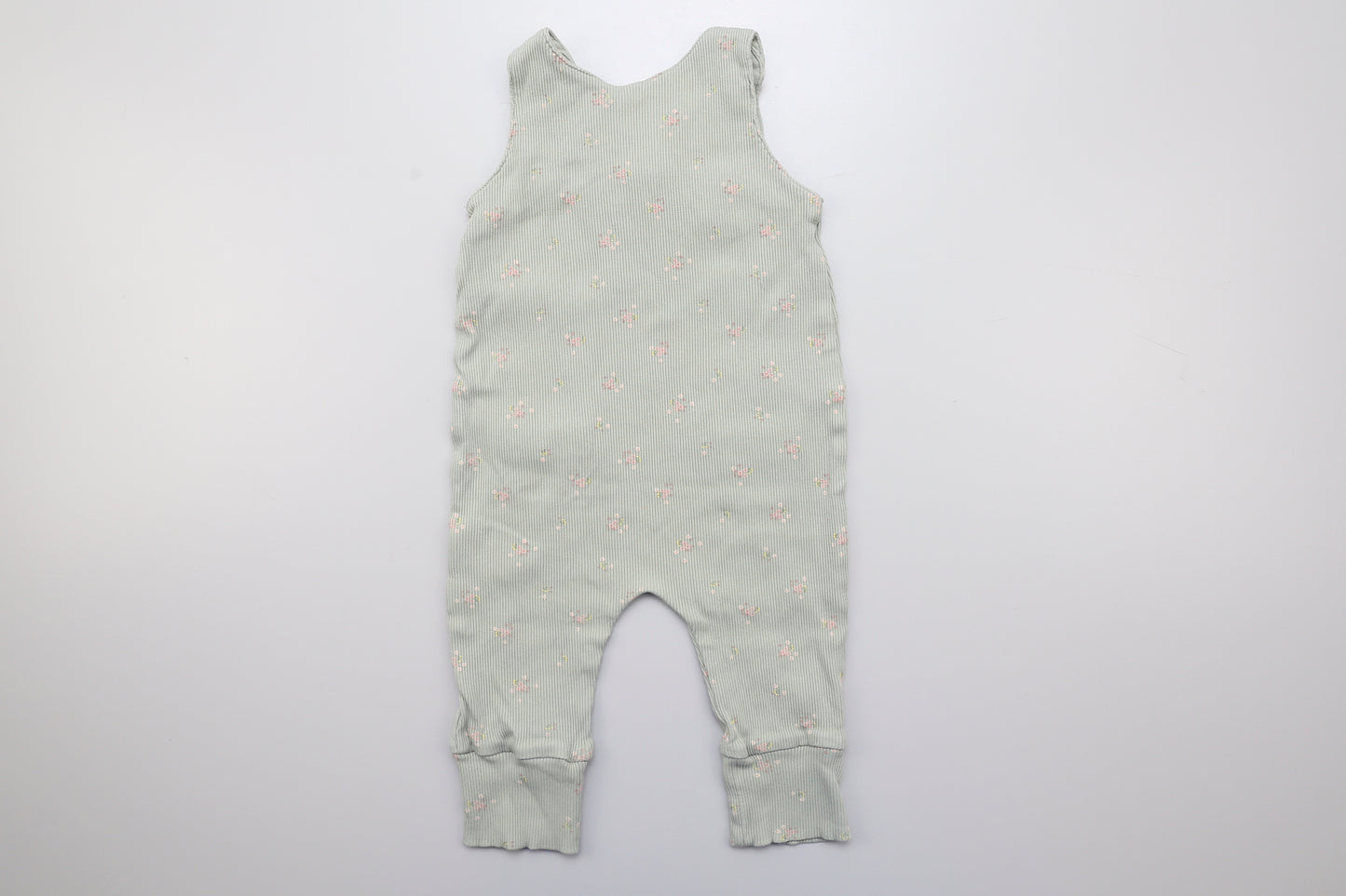 Hellgrüne Latzhose mit kleinen Blumenmuster (62) - KlugeMutti