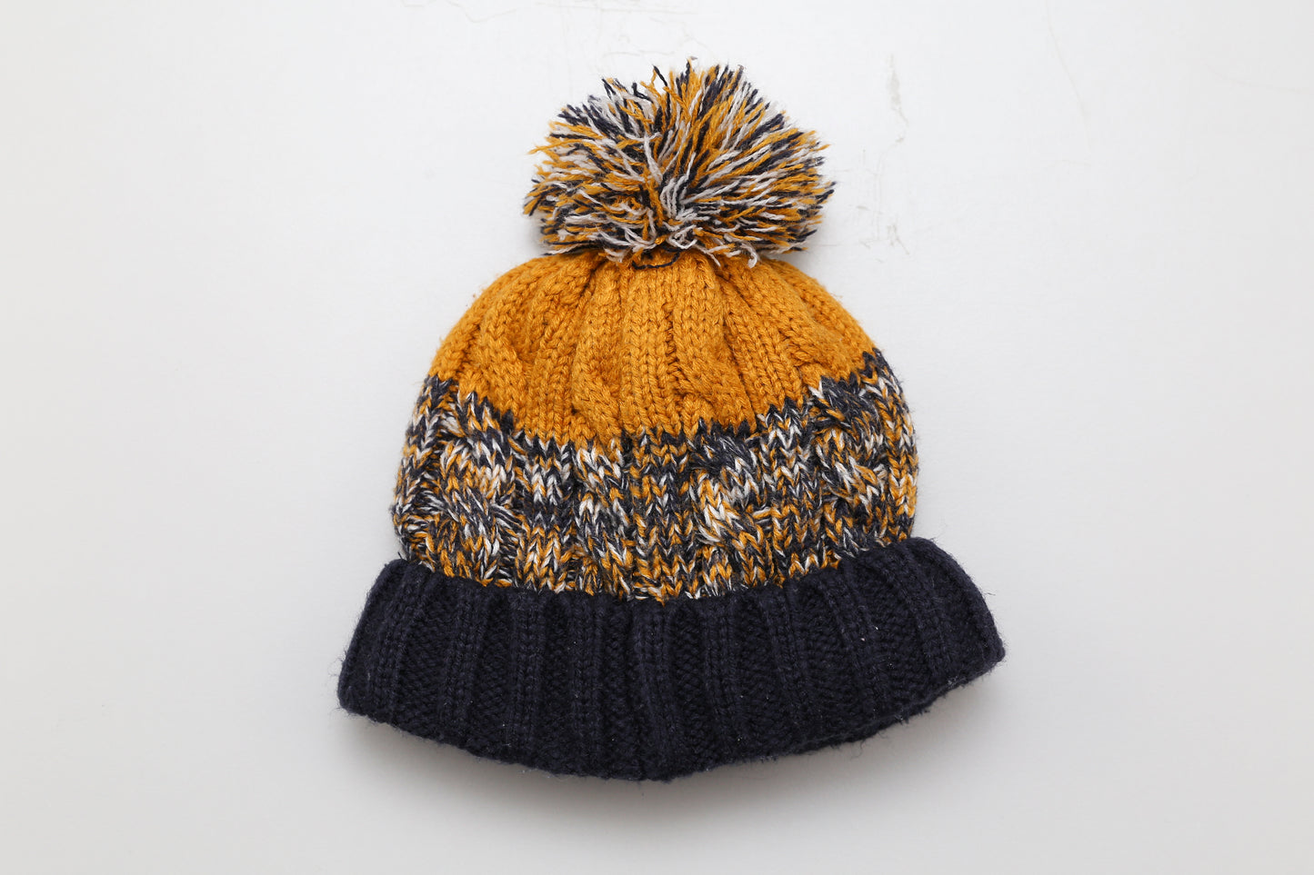 Gefütterte Strickmütze für Jungen mit Bommel (62)