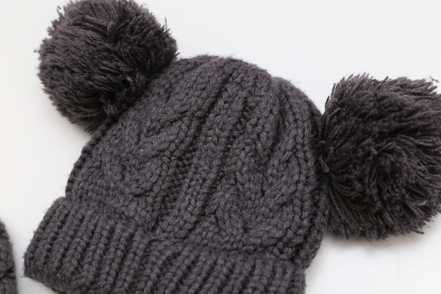 Strickmütze mit Bommel und passenden Fäustlingen (68) - KlugeMutti