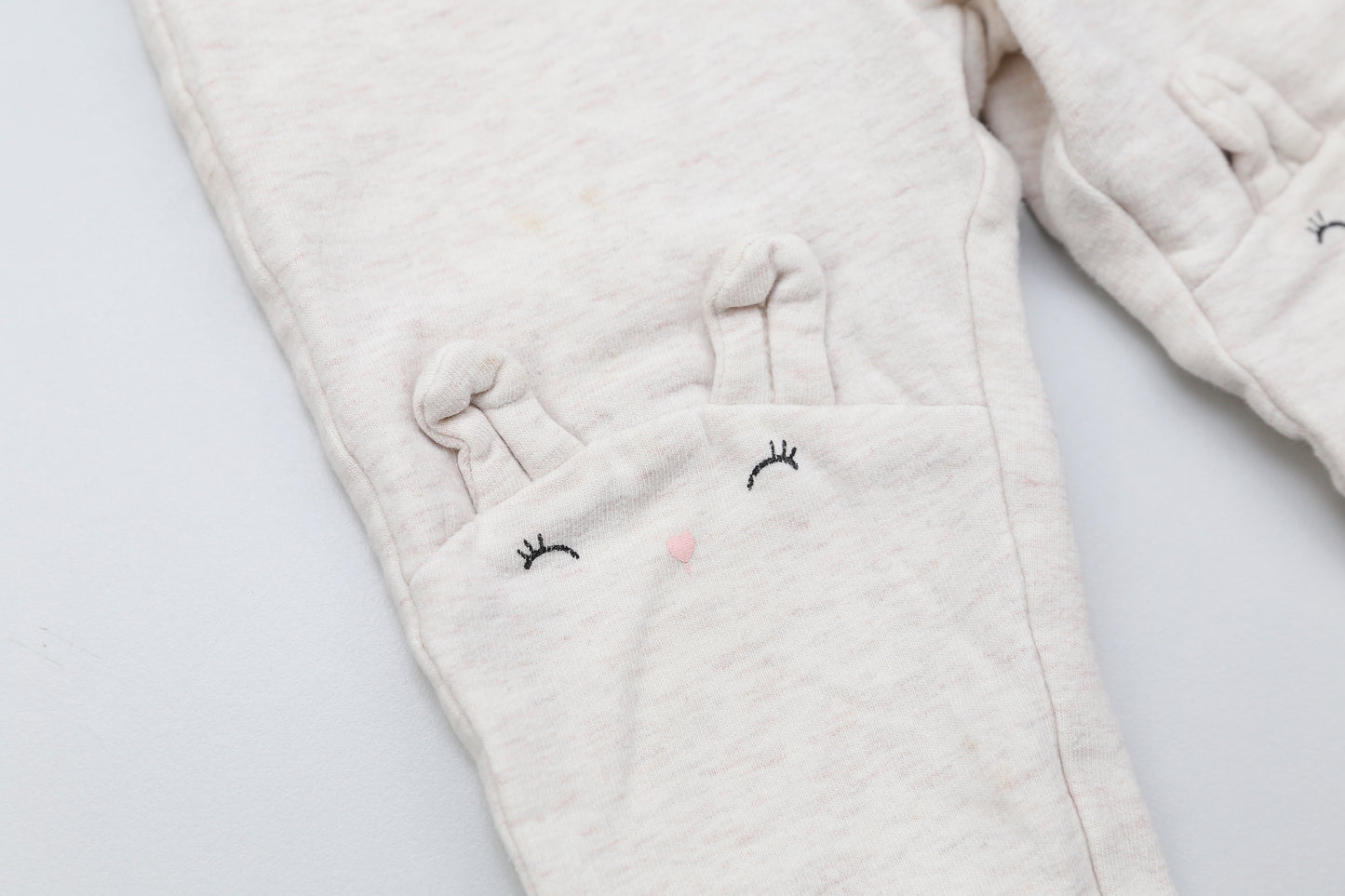 Beige Mädchenhose mit Hasenmotiv (74) - KlugeMutti