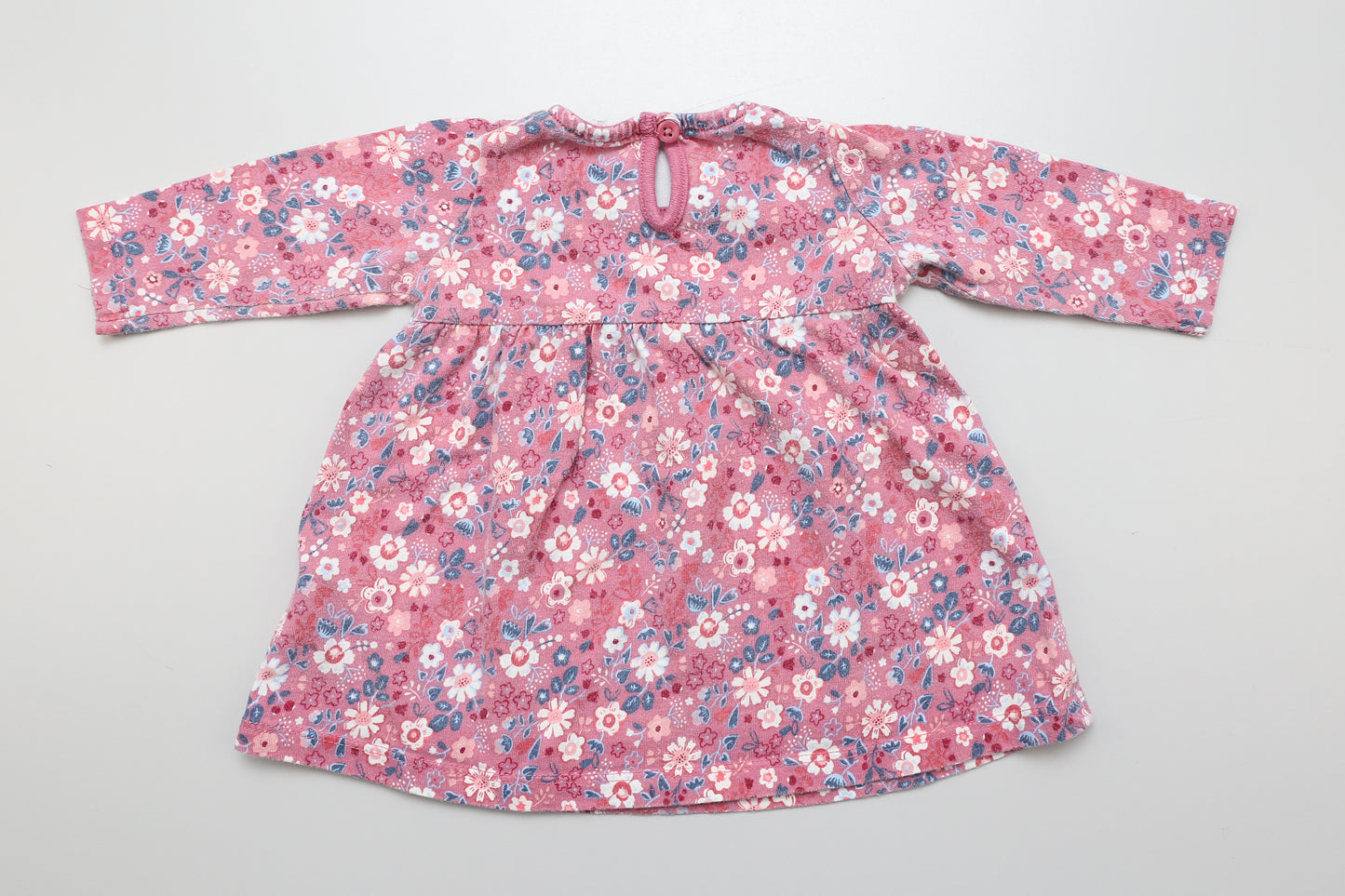 Rosa langärmliges Baumwollkleid mit Blumenmuster (62) - KlugeMutti