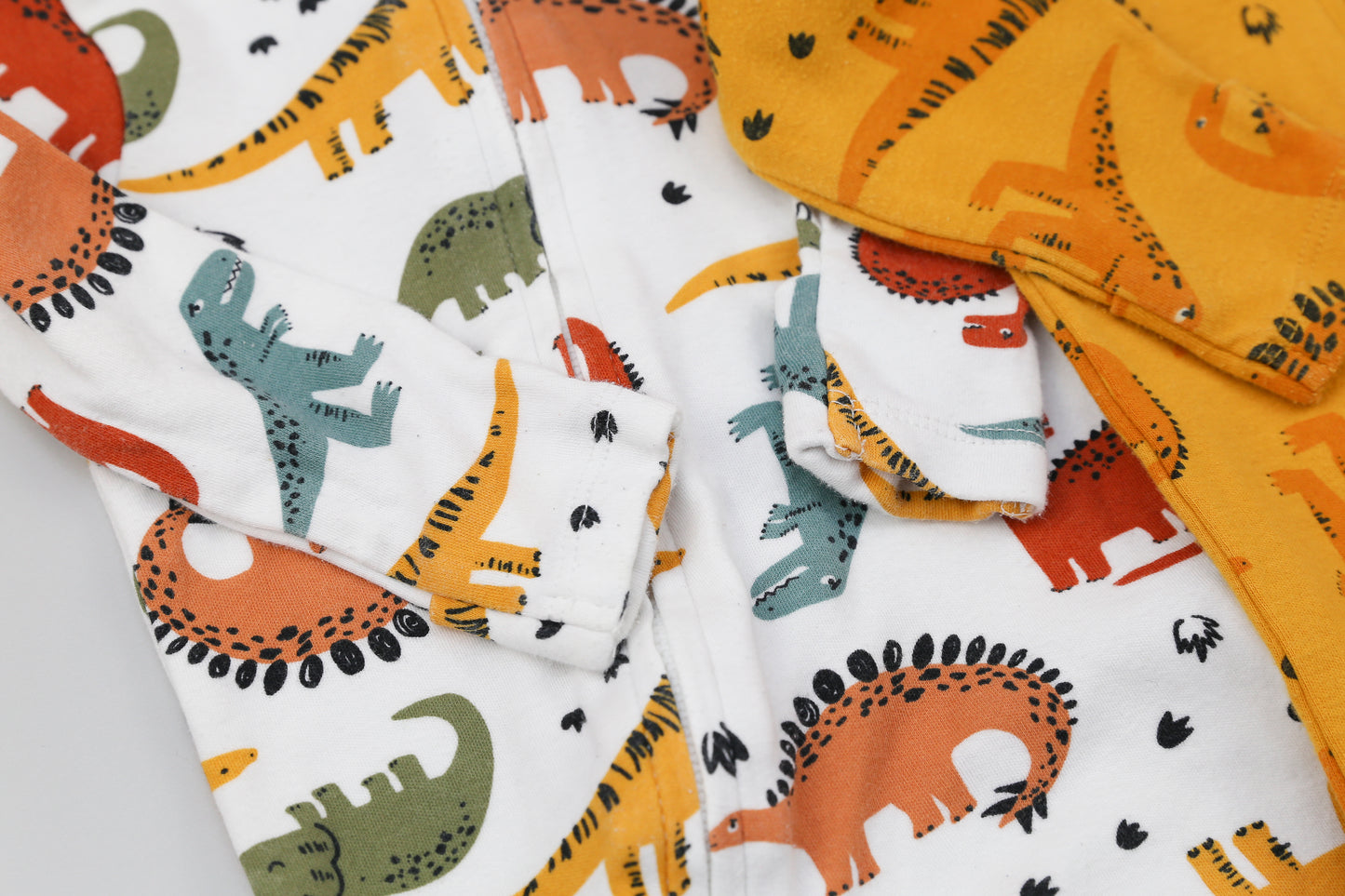 Dinosaurier-musterter Baumwollstrampler-Set (68) - KlugeMutti