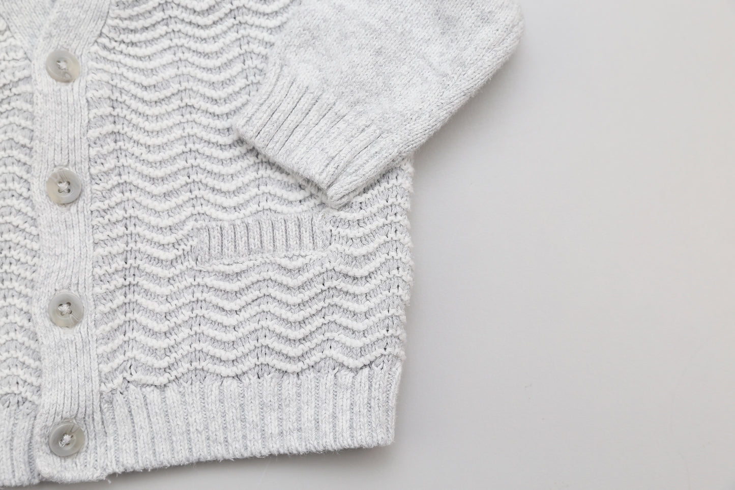 Grau gestrickte Baumwollstrickjacke (68) - KlugeMutti