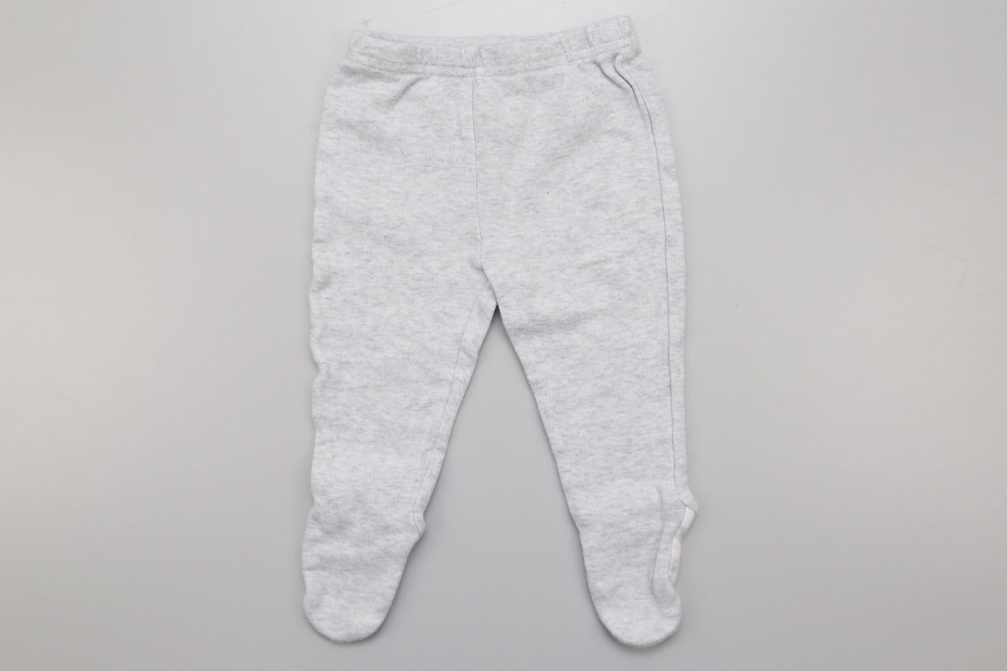 Graue Baumwollhose mit Fuß. (68)