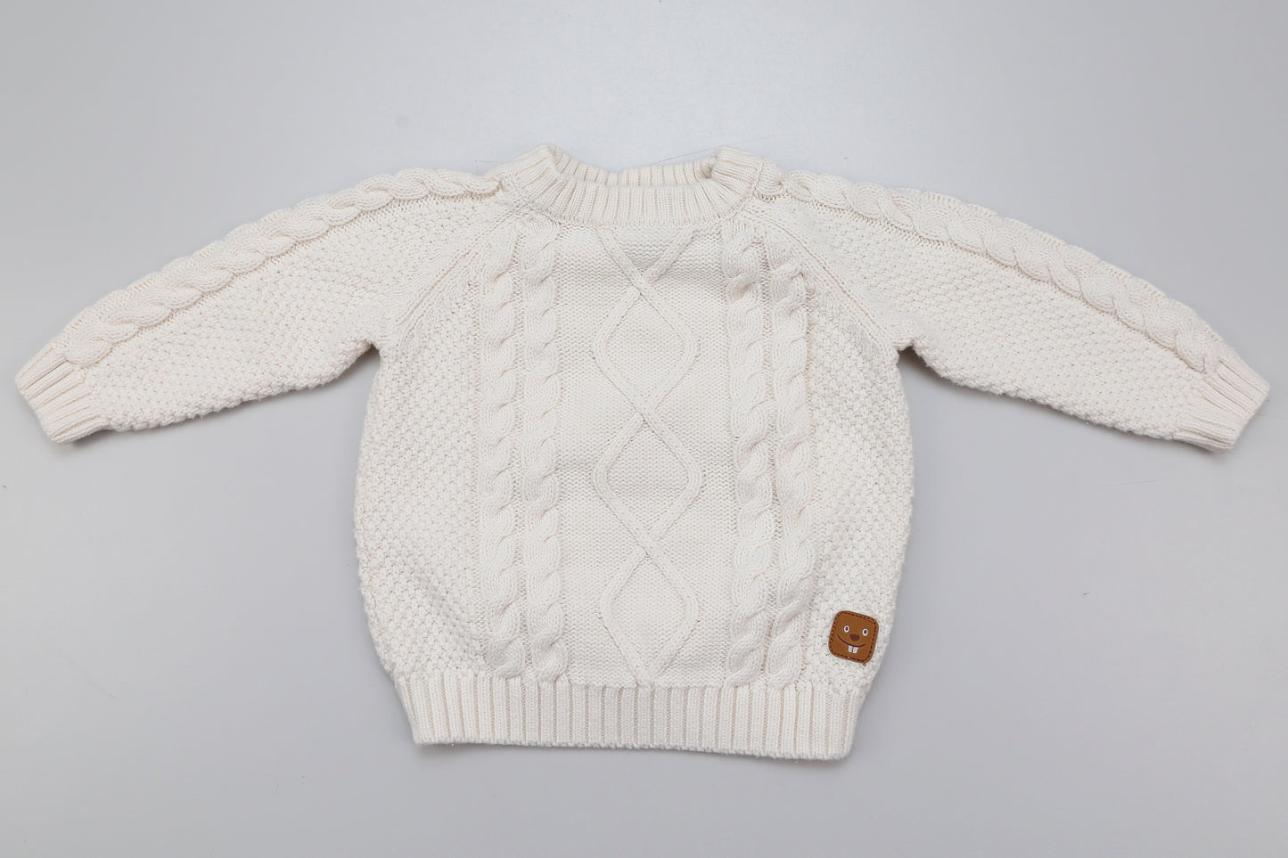 Strickpullover aus Baumwolle mit zwei Knöpfen am Hals. 68