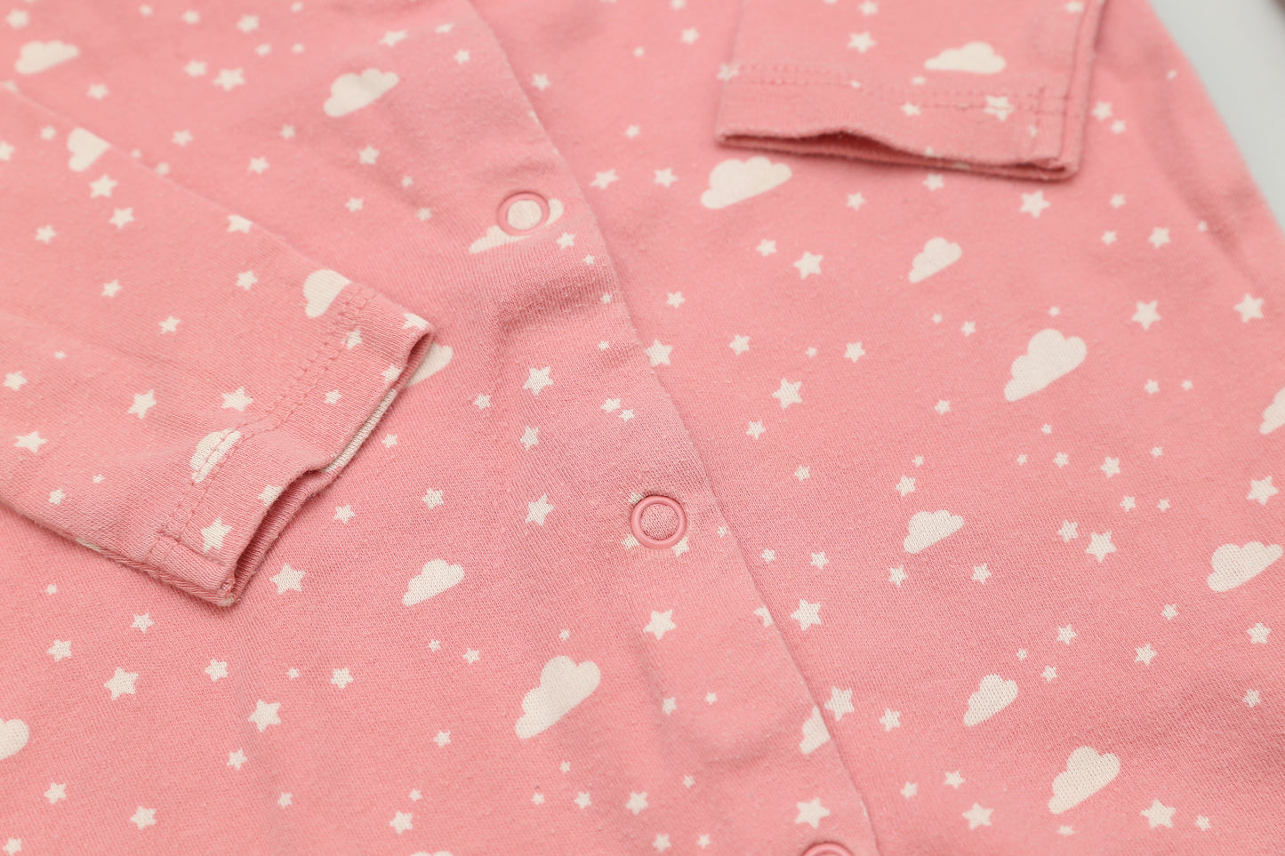 Set aus rosa Fußstramplern mit Streifen- und Wolkenmuster (80) - KlugeMutti