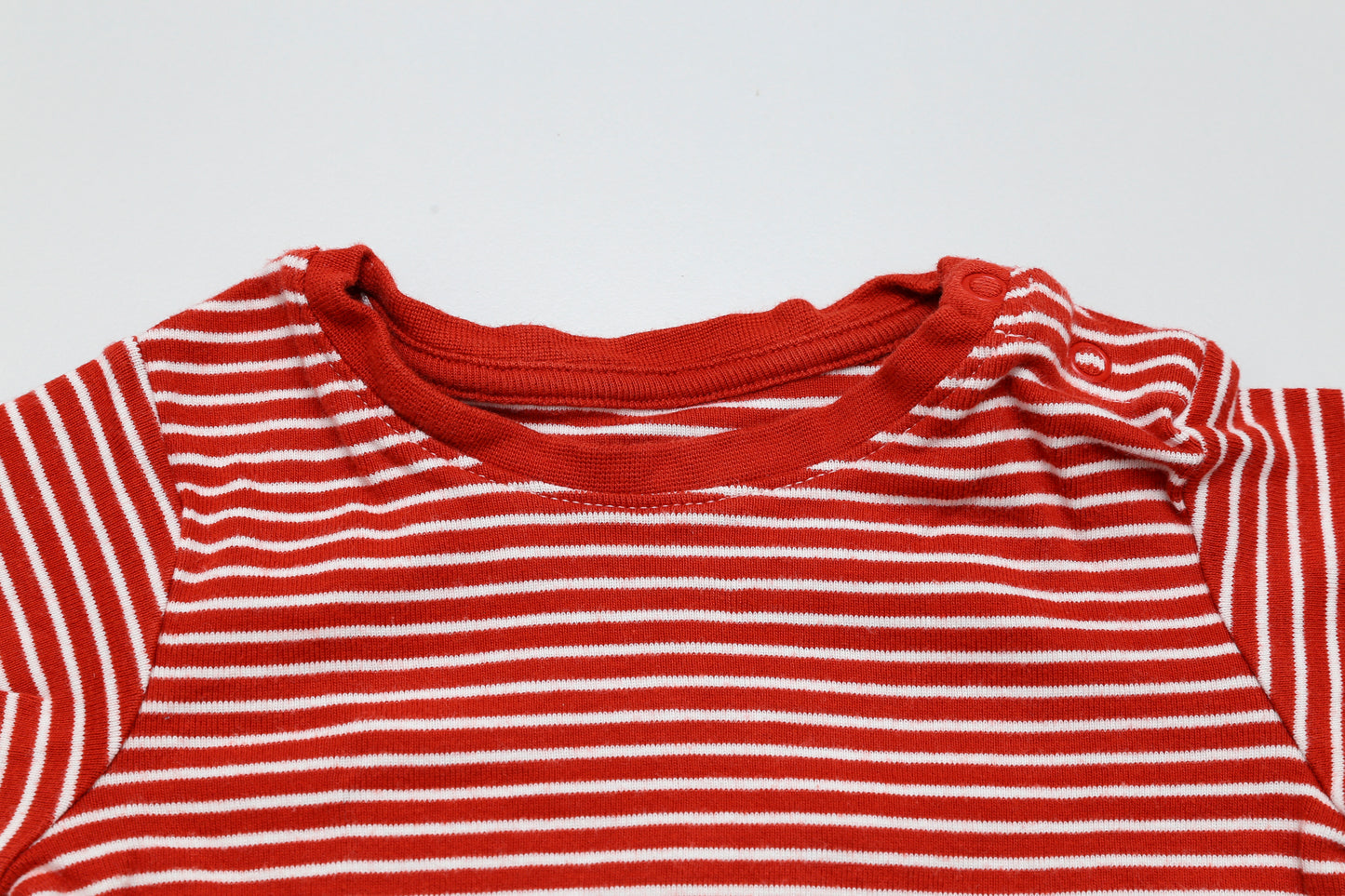 Gestreiftes, kurzärmeliges T-Shirt (80) - KlugeMutti