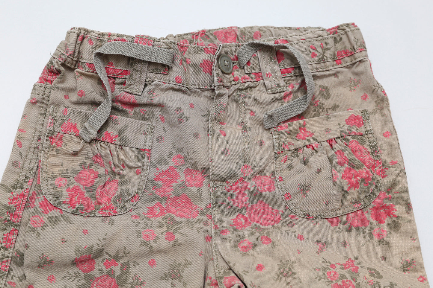 Florale Hose mit knöpfbarem Beinabschluss (80) - KlugeMutti