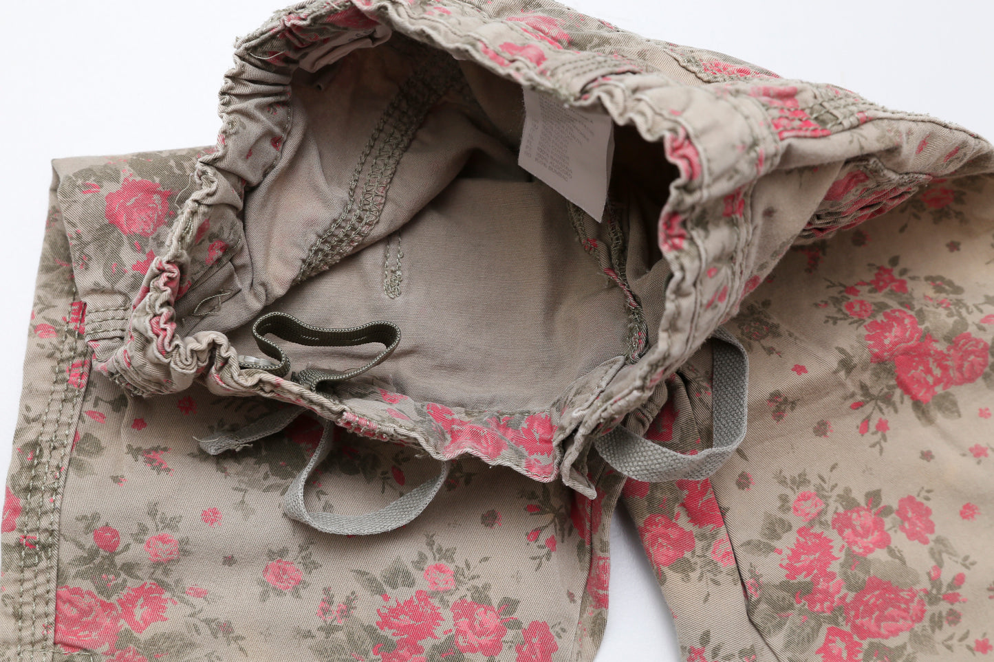 Florale Hose mit knöpfbarem Beinabschluss (80) - KlugeMutti