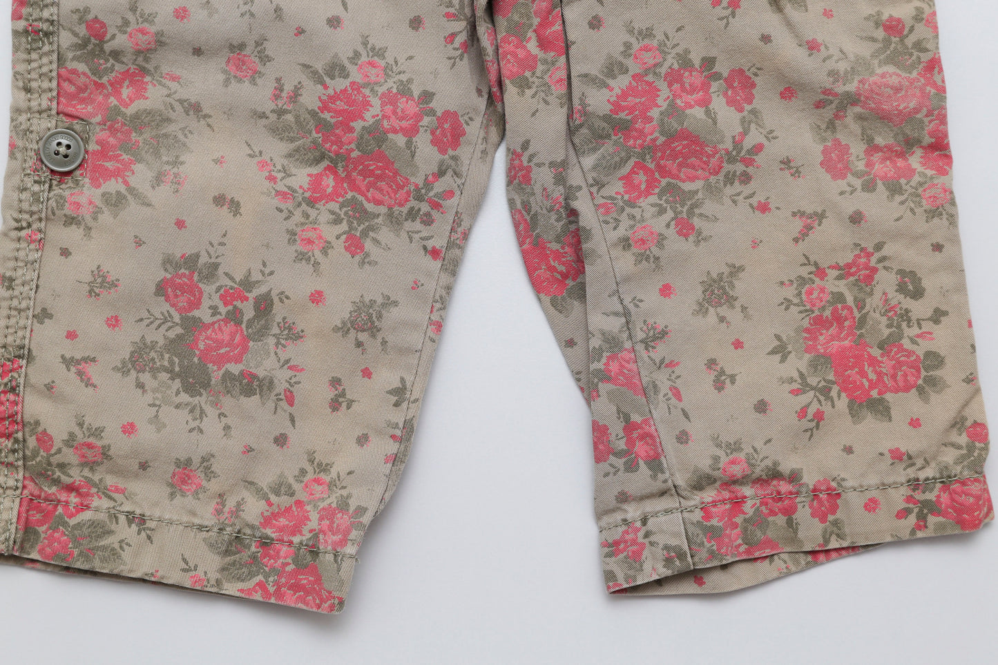 Florale Hose mit knöpfbarem Beinabschluss (80) - KlugeMutti