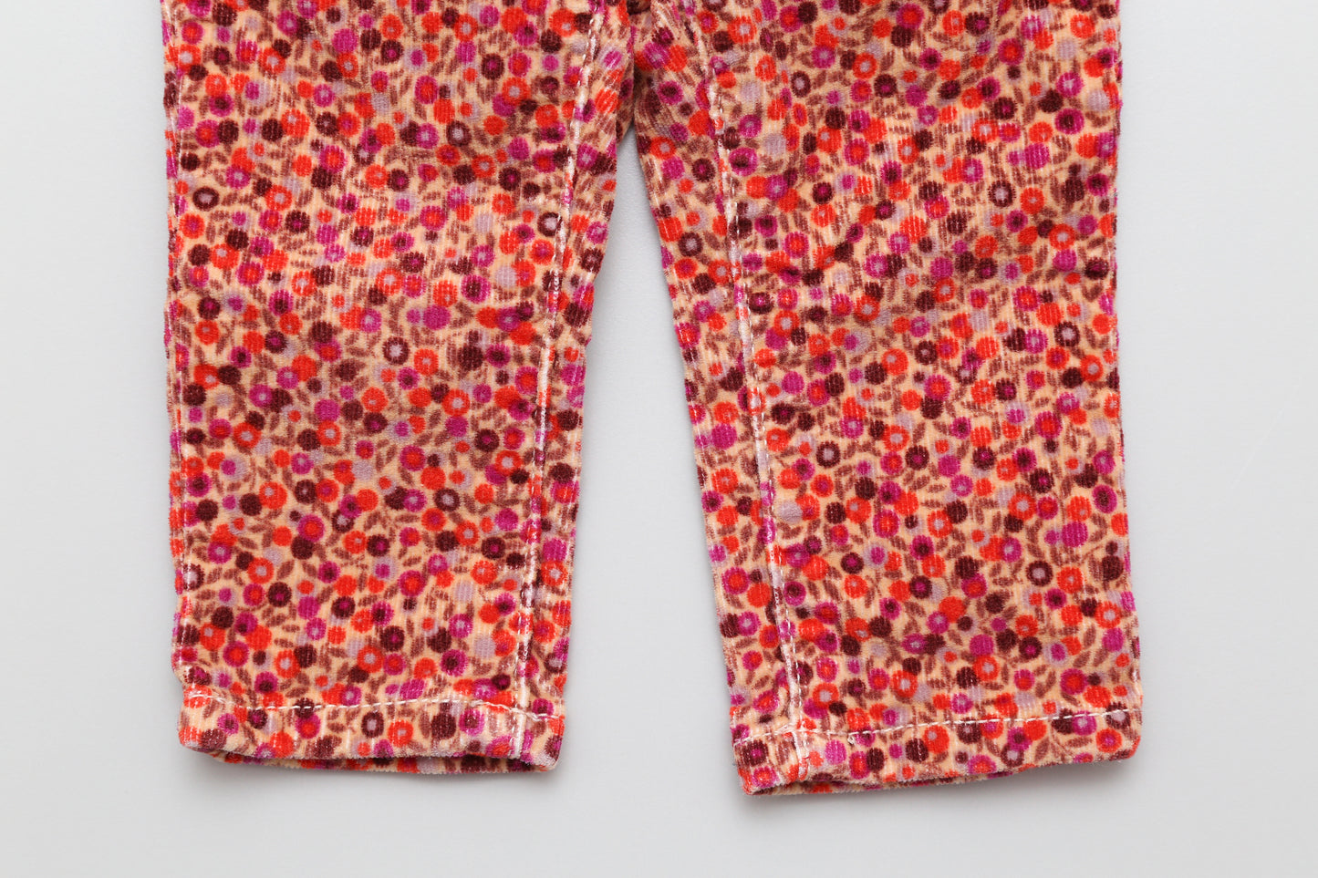 Wunderschöne, florale Cordhose (80) - KlugeMutti