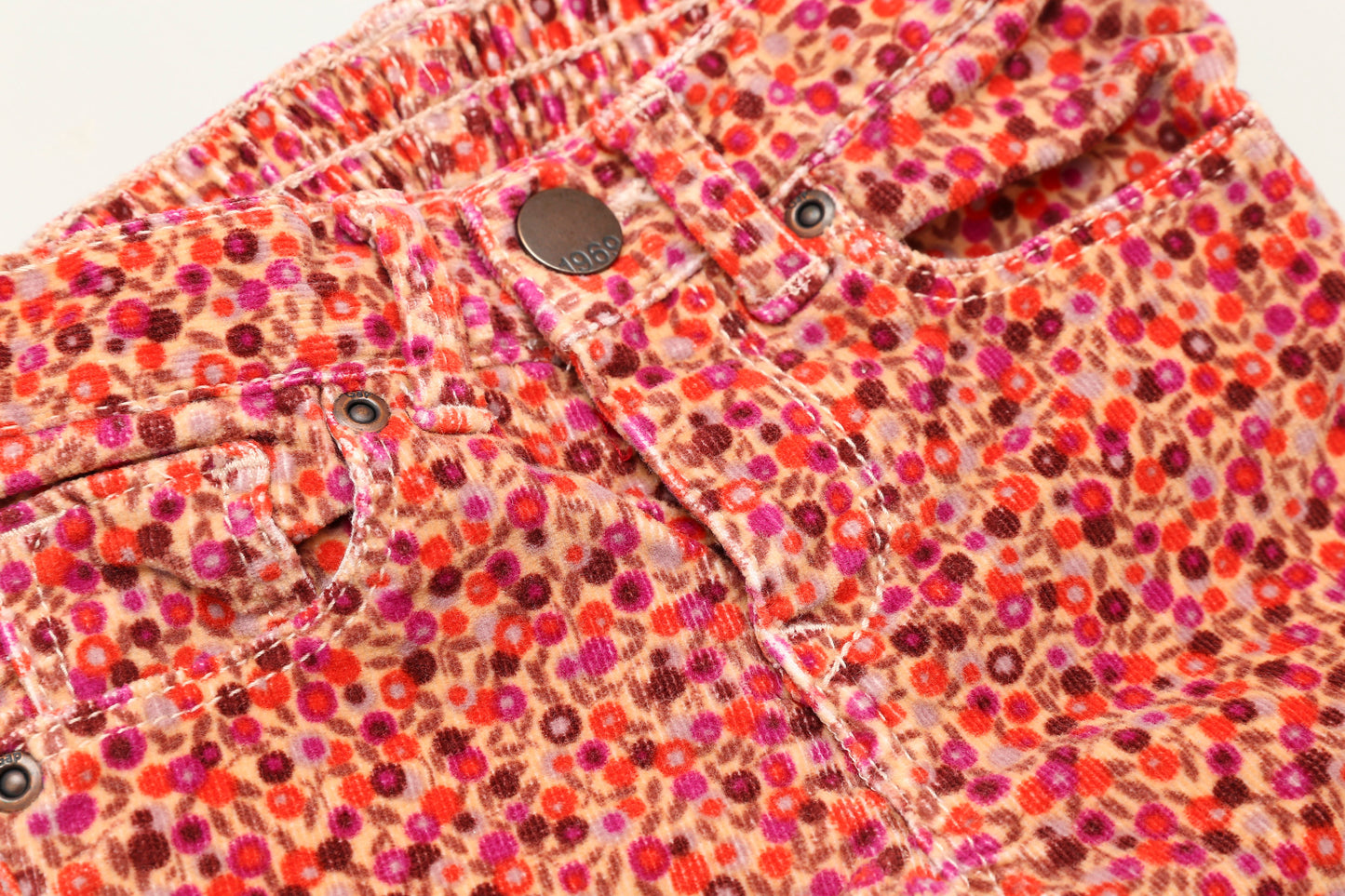 Wunderschöne, florale Cordhose (80) - KlugeMutti
