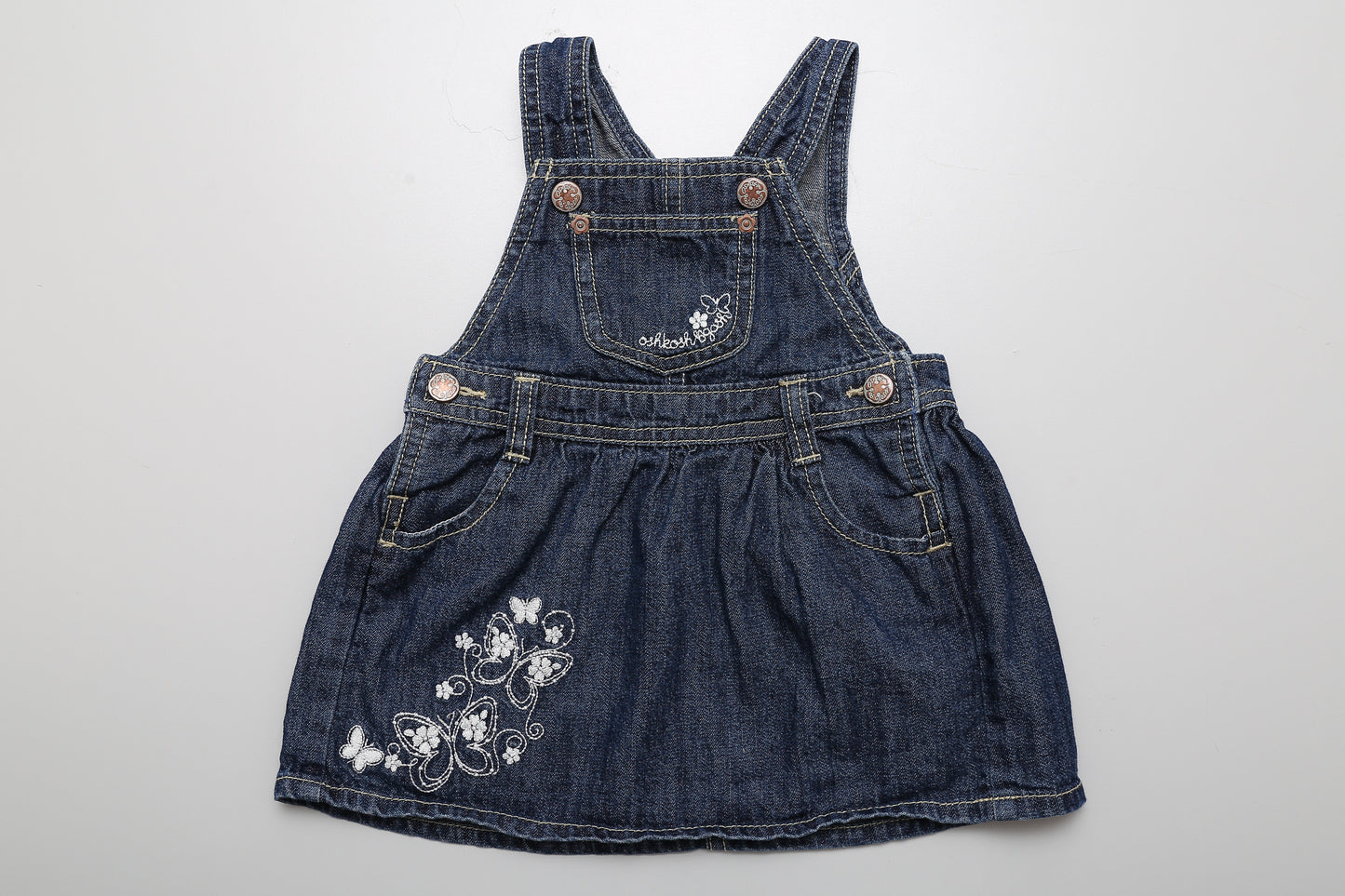 Jeans-Latzkleid. 80