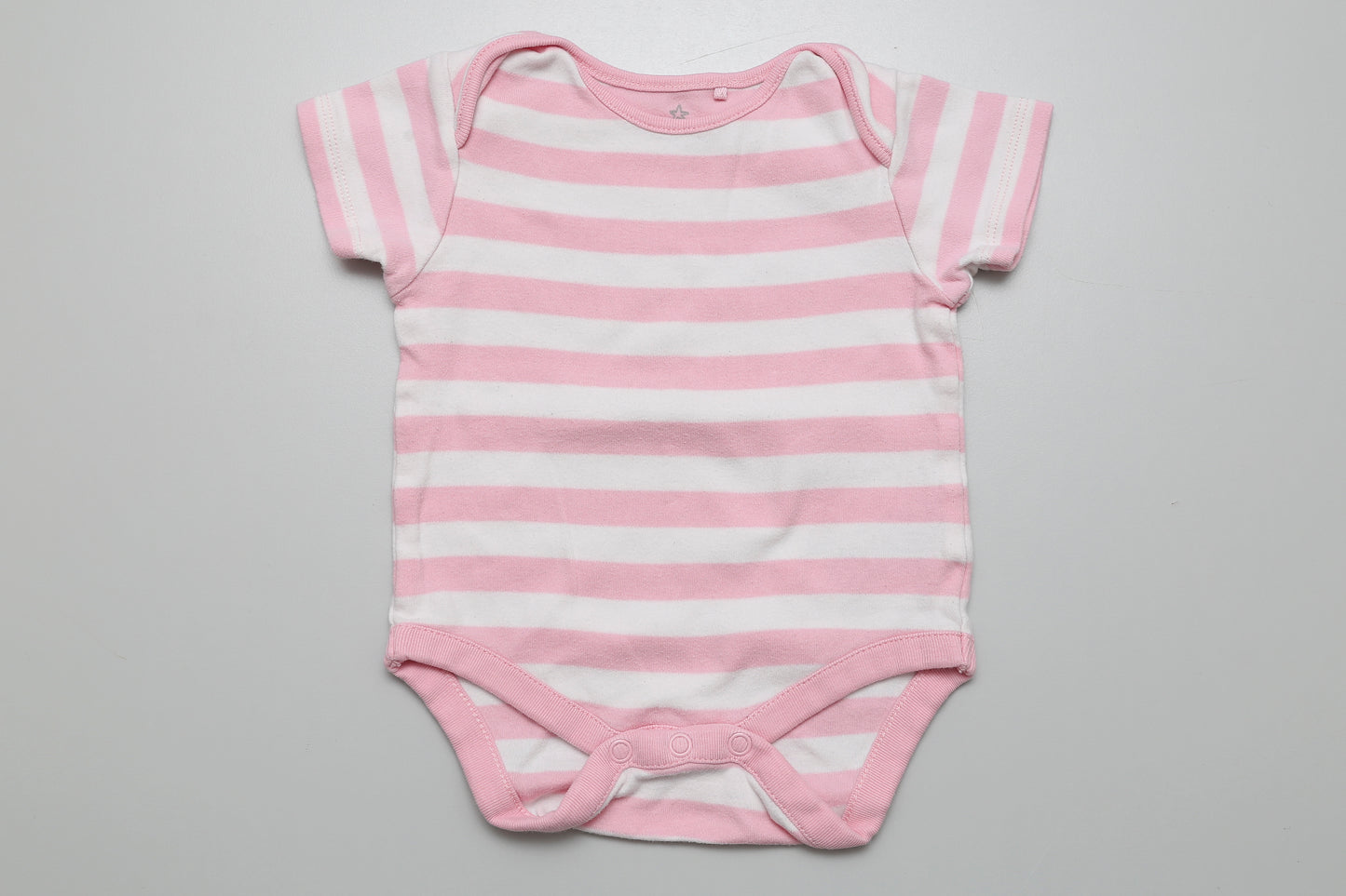 Kurzarmbody, rosa-weiß gestreift (gr. 74) secondhand babykleidung