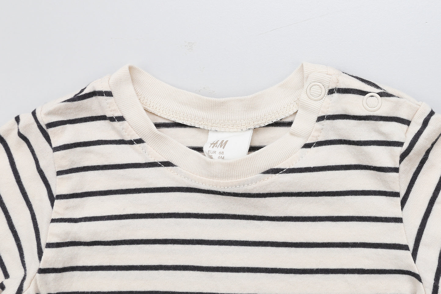 Schwarz-beiges Langarmshirt (68) - KlugeMutti