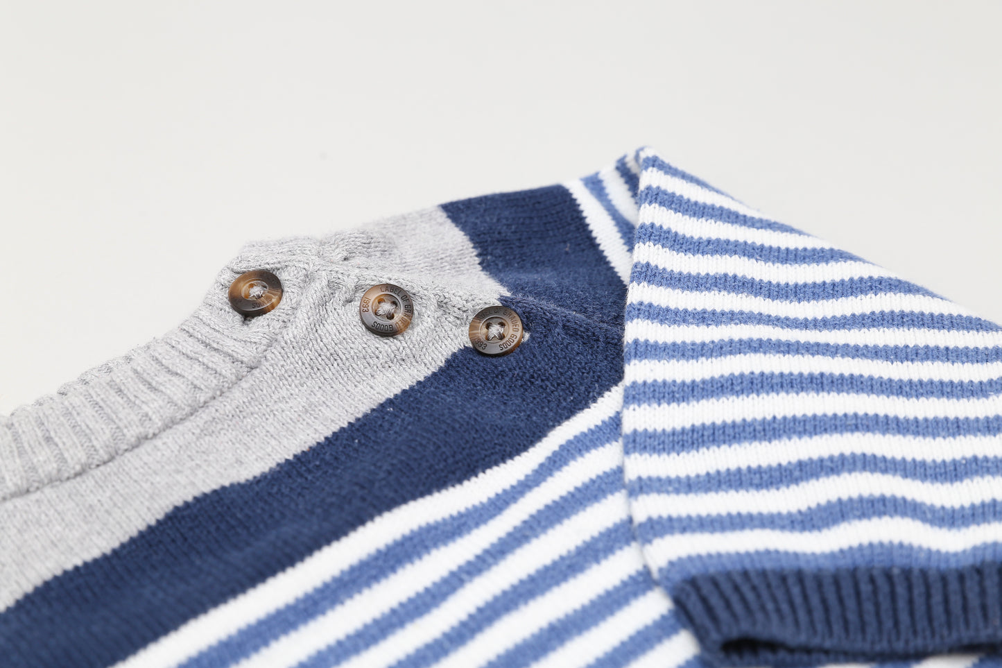 Blau-weiß gestreifter Strickpullover (68) - KlugeMutti