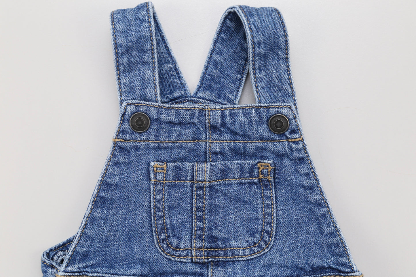 Latzhose aus Jeansstoff (68) - KlugeMutti