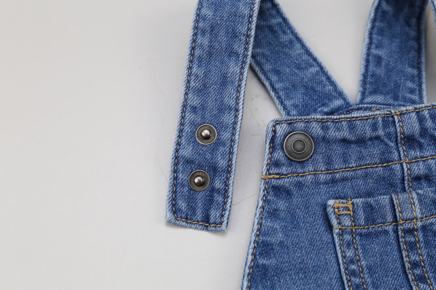 Latzhose aus Jeansstoff (68) - KlugeMutti