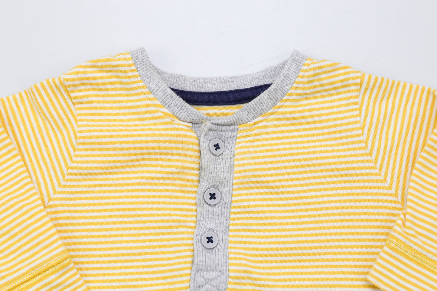 Gelb-weiß gestreiftes Langarmshirt (62) - KlugeMutti