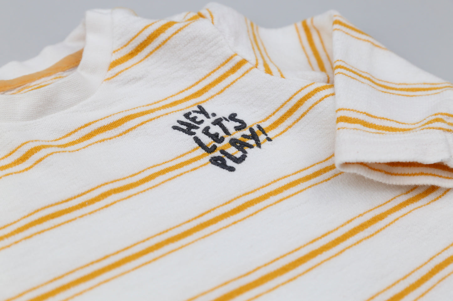 Gelbes gestreiftes Langarmshirt (62) - KlugeMutti