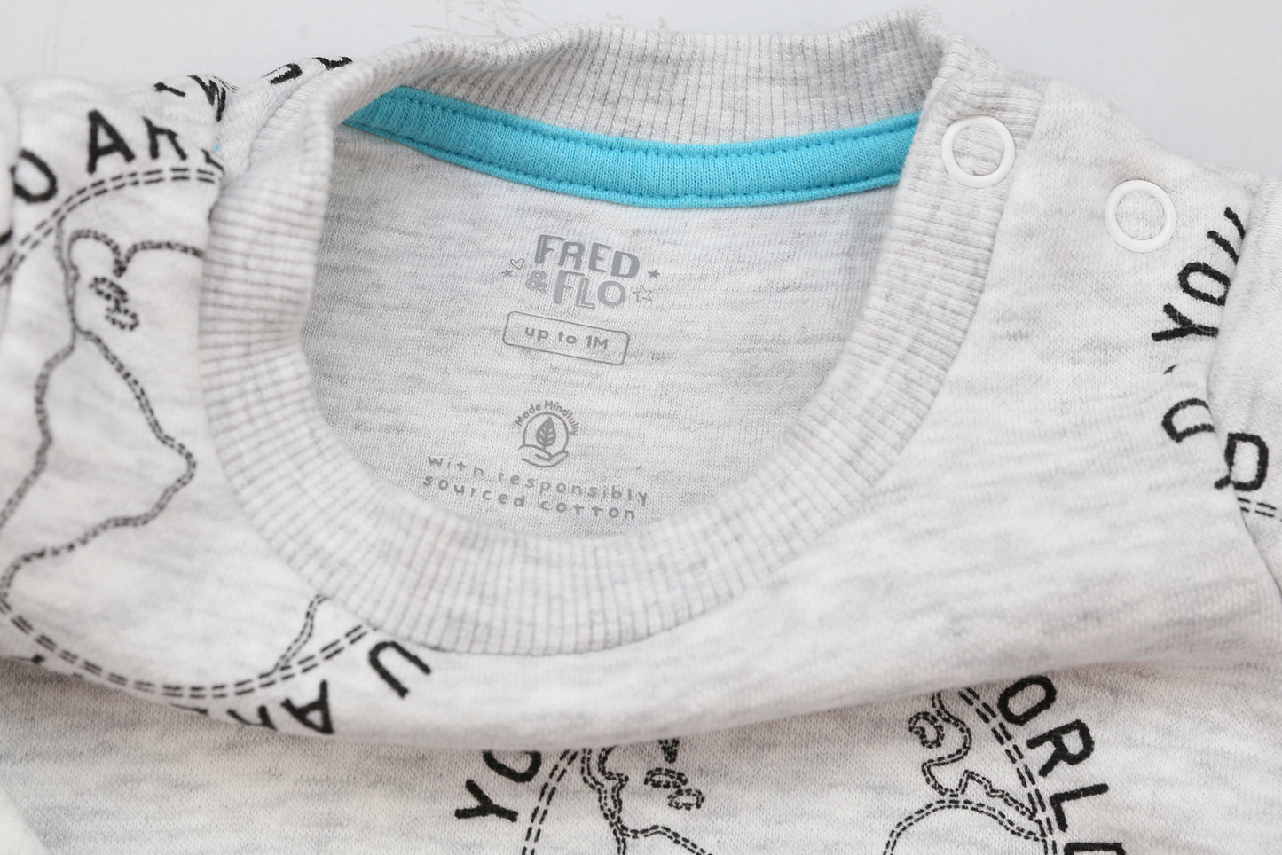 Helles graues Sweatshirt mit Aufdruck (56) - KlugeMutti