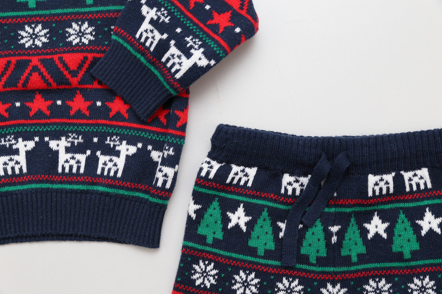 Dunkelblaues gestricktes Set mit Weihnachtsmotiv (62) - KlugeMutti