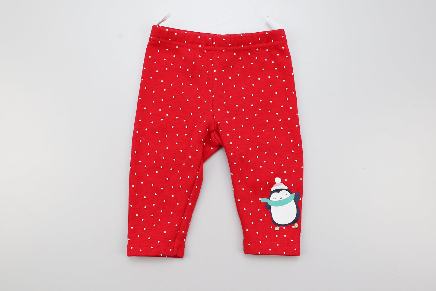 Feuerrote gefütterte Leggings mit weißen Punkten und Pinguinmotiv.