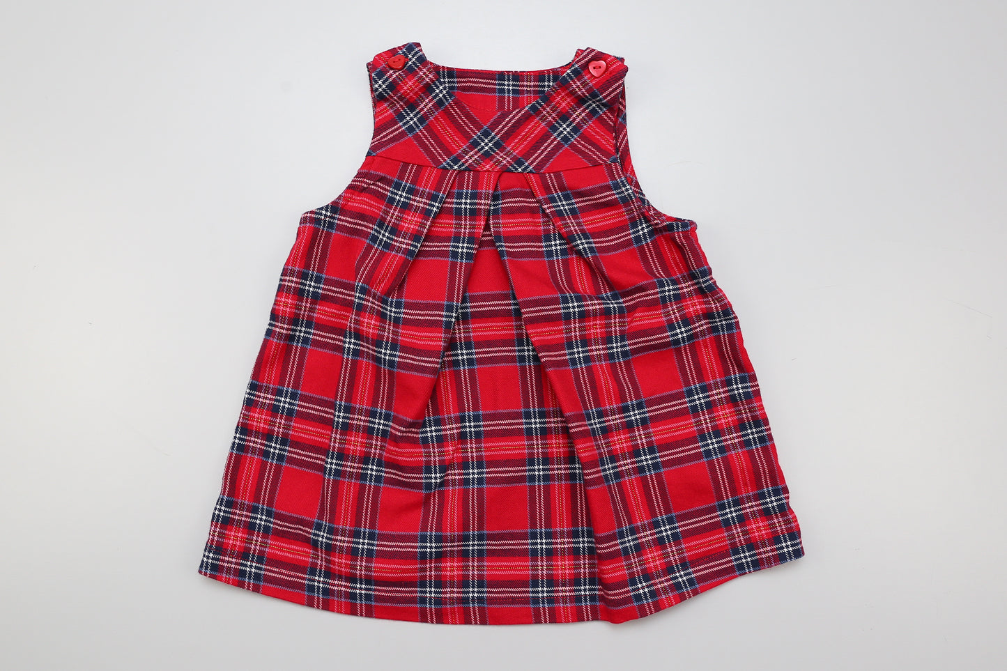 Rotes ärmelloses Kleid mit Karomuster und Goldfäden im Stoff. An den Schultern je ein Knopf auf beiden Seiten.