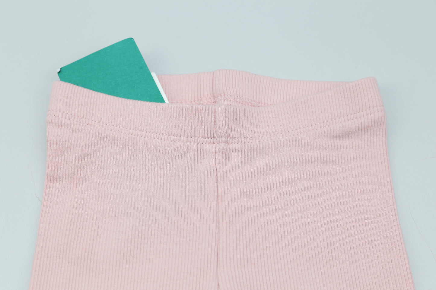 Neue rosa Leggings aus gerippter Bio-Baumwolle.