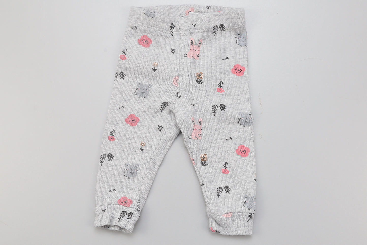Graue Leggings mit Muster.