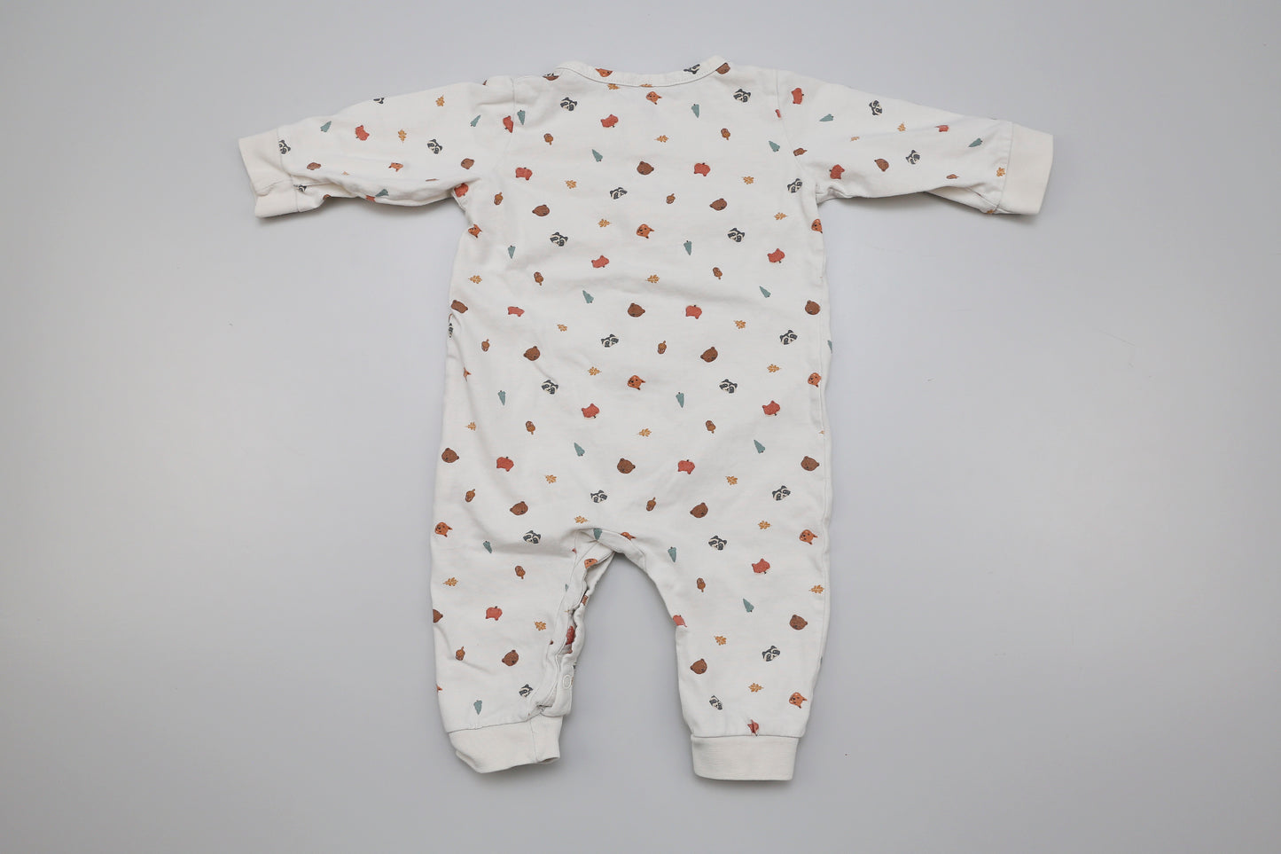 Beiger Baby-Strampler mit Blätter- und Eichhörnchenmotiv (68) - KlugeMutti