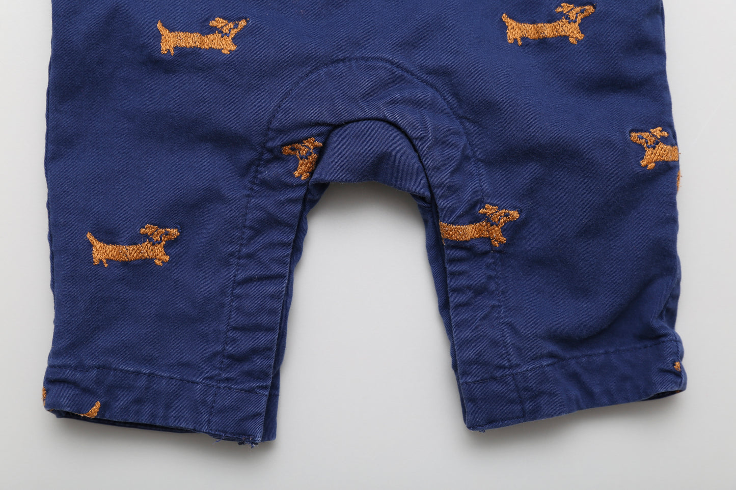 Blaue Latzhose mit süßem Hundemuster (62)