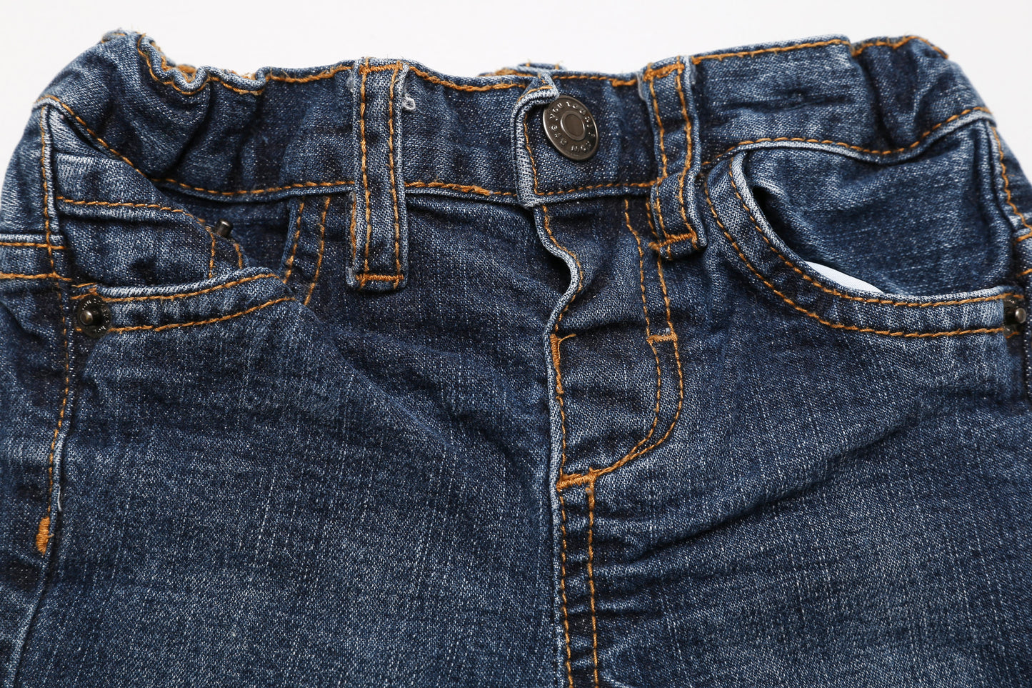 Gerade geschnittene dunkelblaue Jeans (62) - KlugeMutti