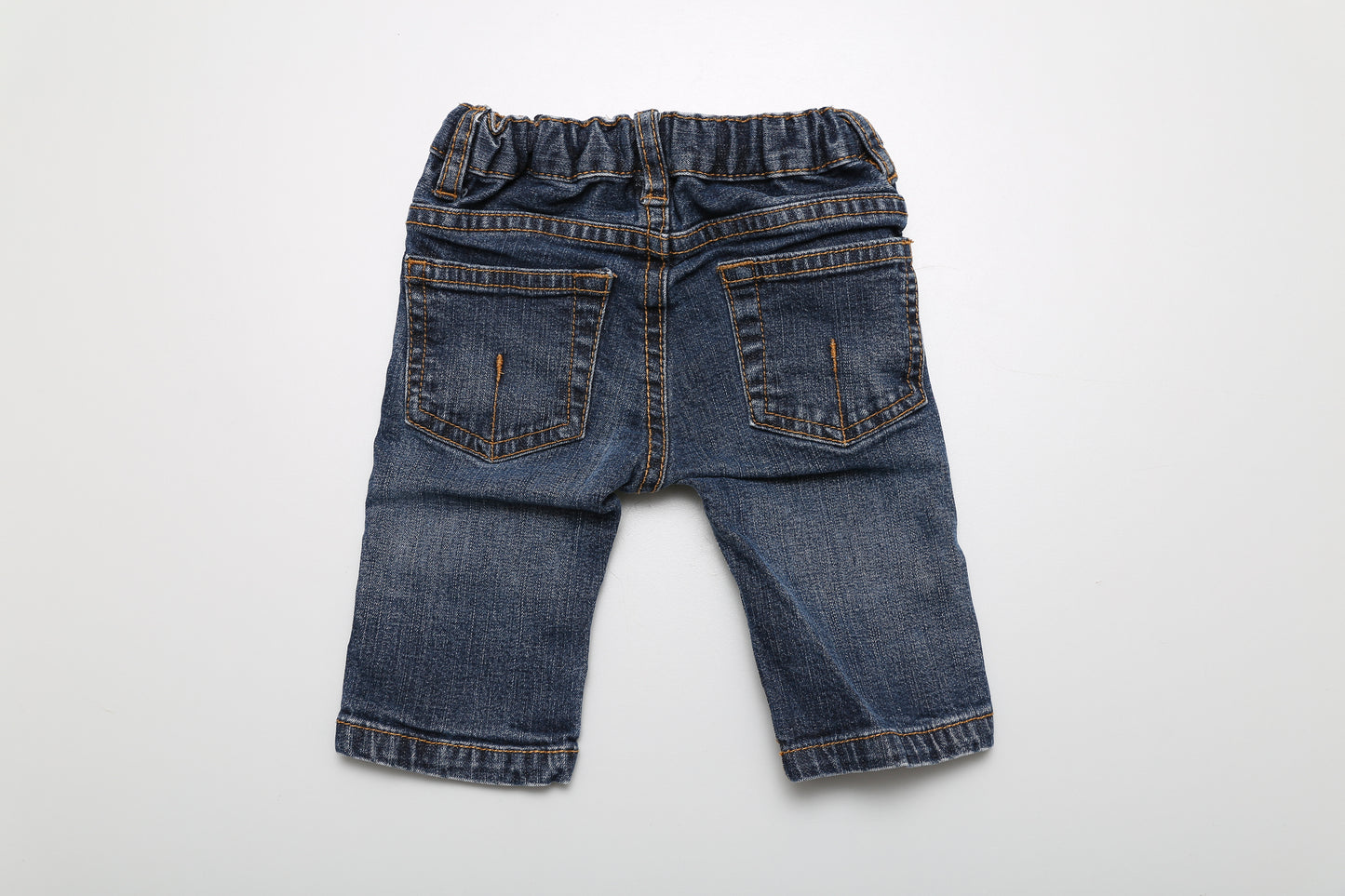 Gerade geschnittene dunkelblaue Jeans (62) - KlugeMutti