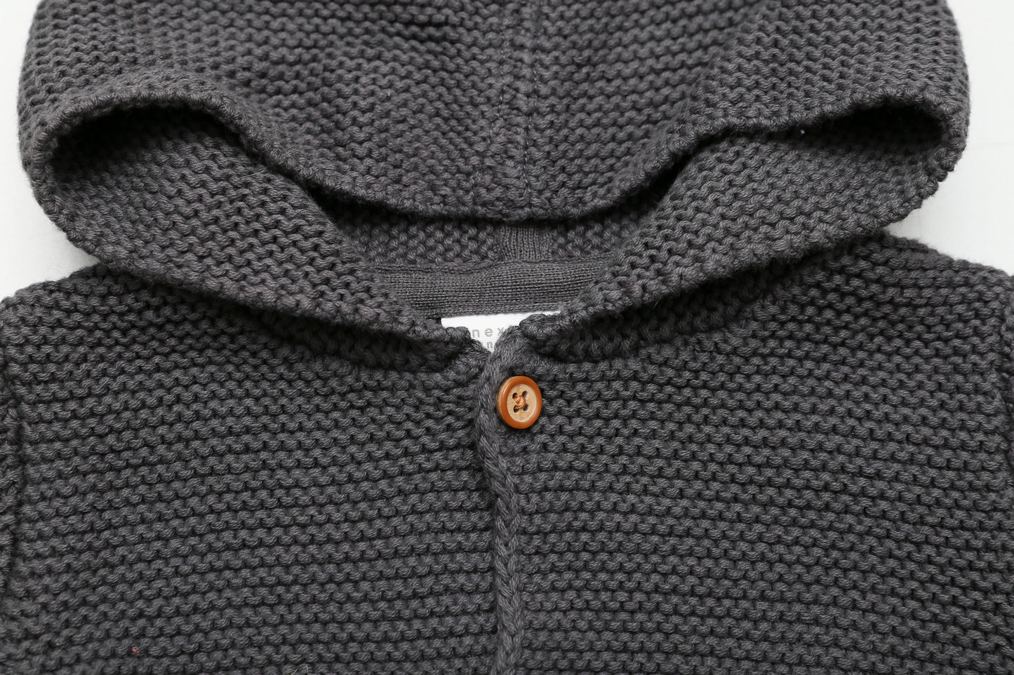Dunkelgrauer gestrickter Babyjacke (62)