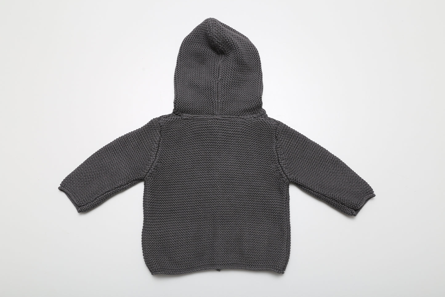 Dunkelgrauer gestrickter Babyjacke (62)