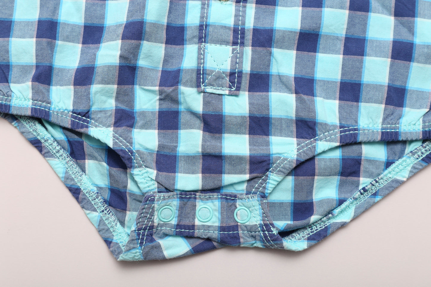 OshKosh Kurzarmbody mit Matalan Hose (86-92) - KlugeMutti