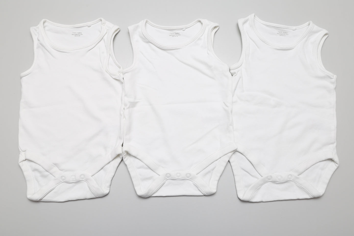 3-teiliges ärmelloses Body-Set in Weiß, Größe 86.