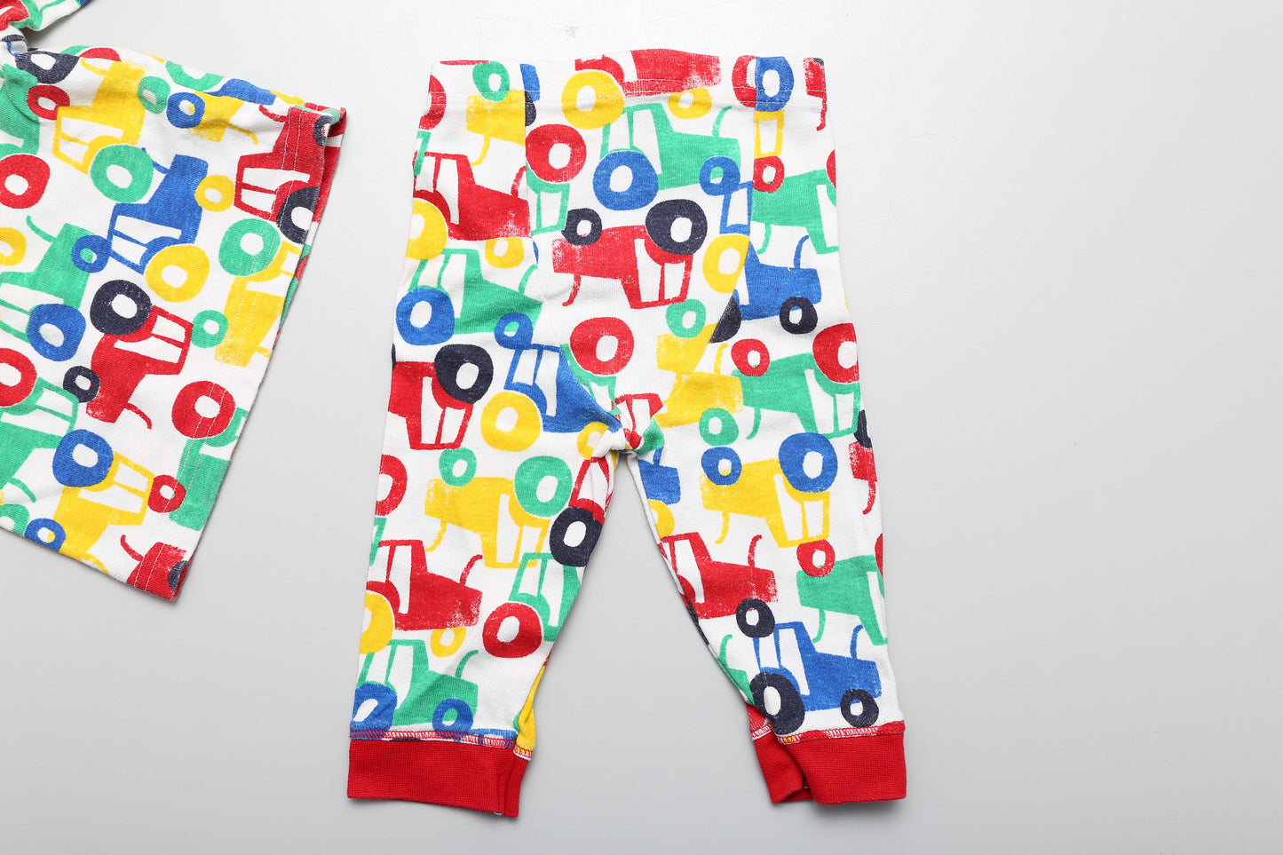 Zweiteilige Pyjama mit Traktormotiv (68) - KlugeMutti