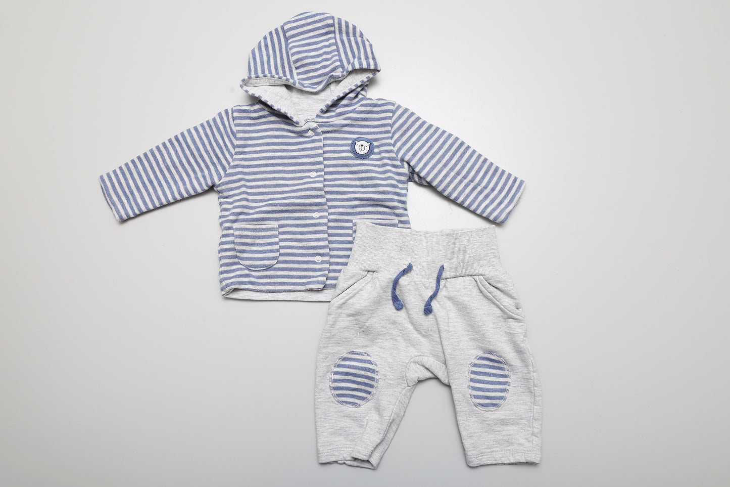 Blau-graues Kapuzen-Sweatset für Jungen. gr 62.